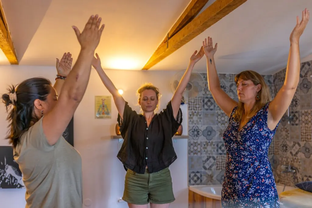 Séance de sophrologie collective en extérieur